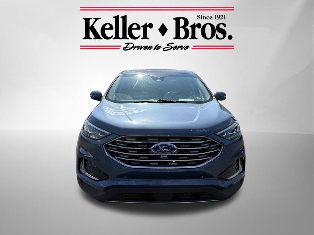 2019 Ford Edge Titanium photo 2