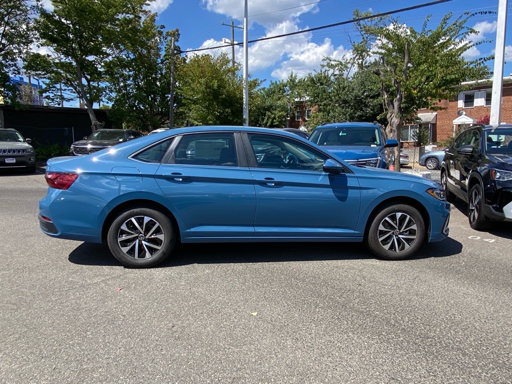 2025 Volkswagen Jetta 1.5T S photo 2