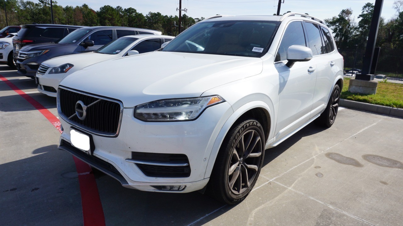 2018 Volvo XC90 Momentum's photo