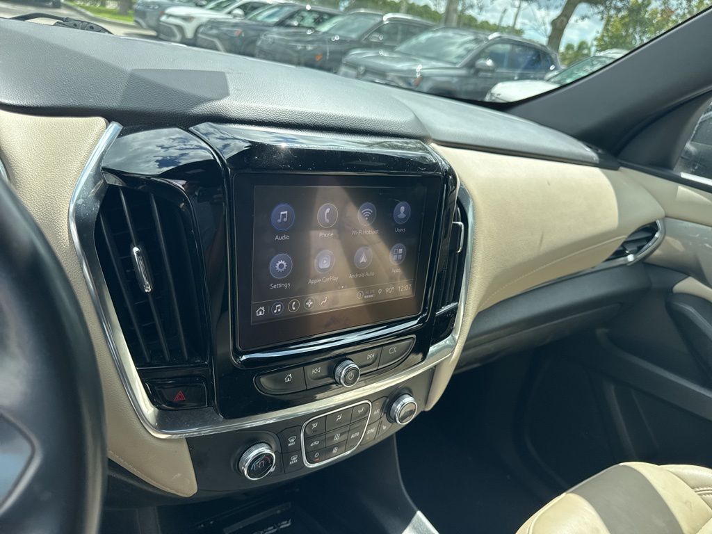 2022 Chevrolet Traverse Leather photo 9