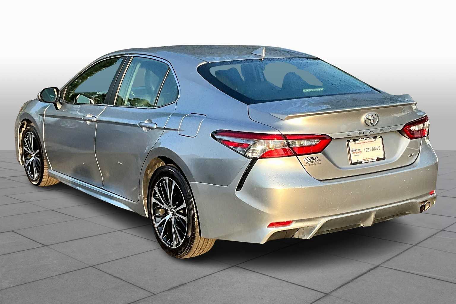 2019 Toyota Camry SE photo 10