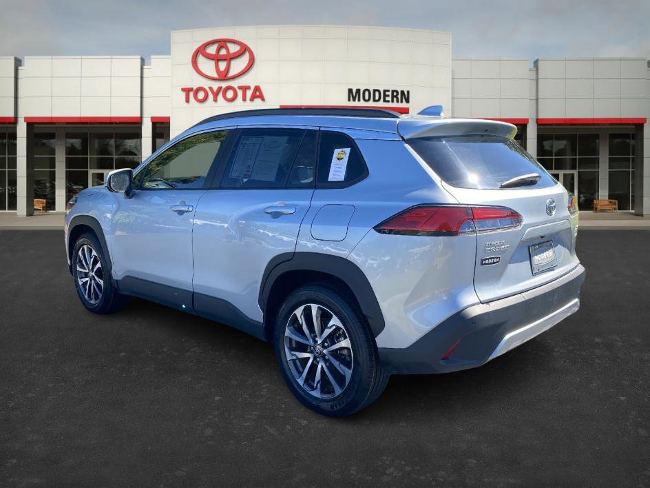 2022 Toyota Corolla Cross XLE photo 3