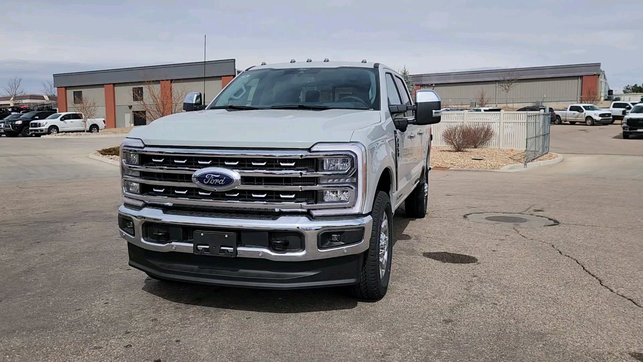 2025 Ford F-350 Lariat photo 3