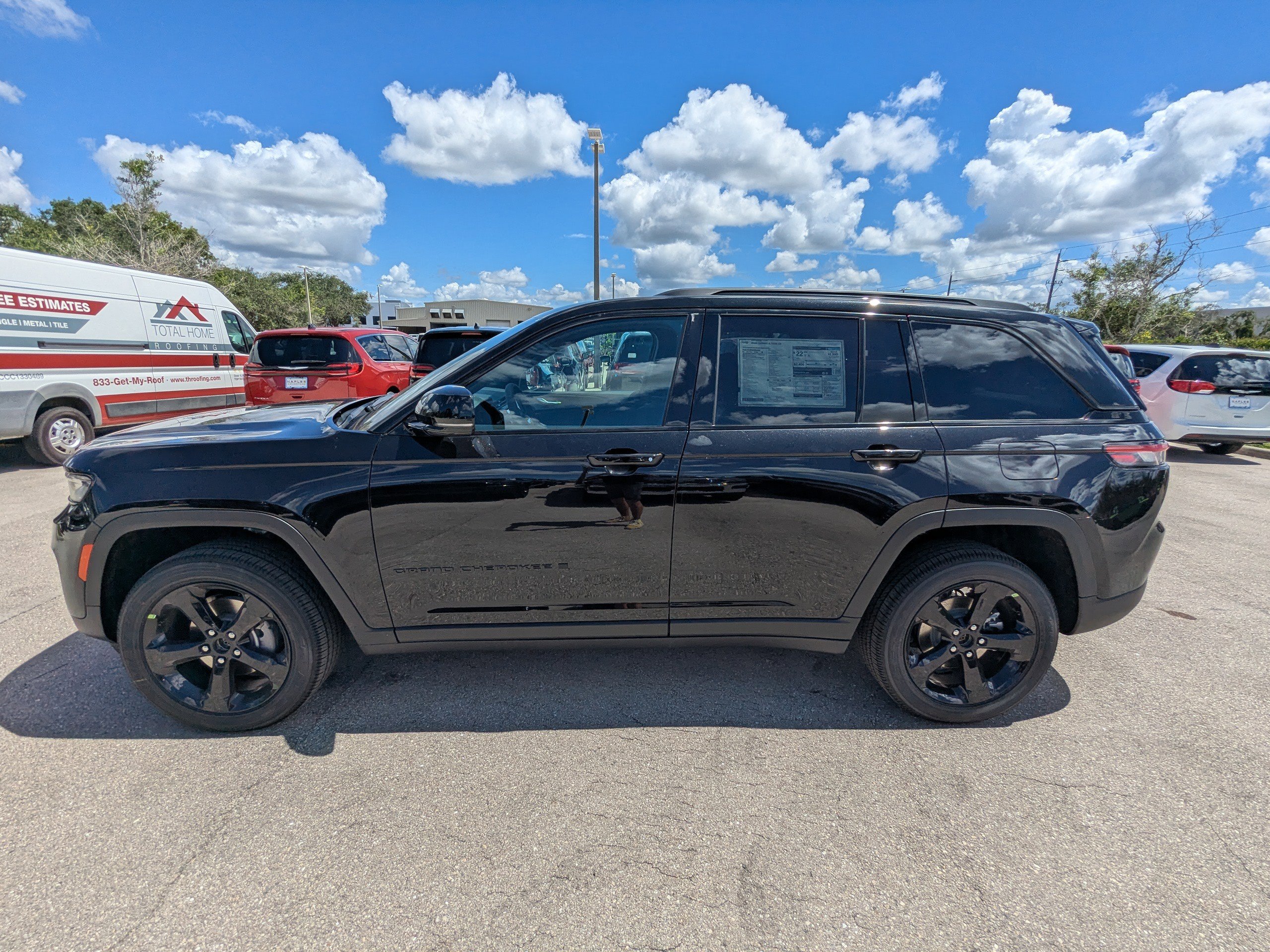 2025 Jeep Grand Cherokee Altitude photo 4