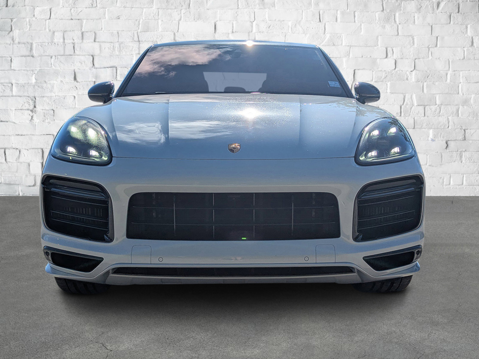 2023 Porsche Cayenne GTS Coupe photo 2