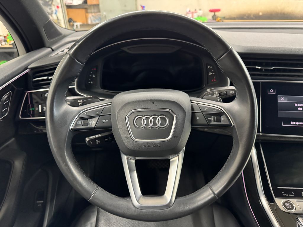 2021 Audi Q7 55 Prestige photo 17