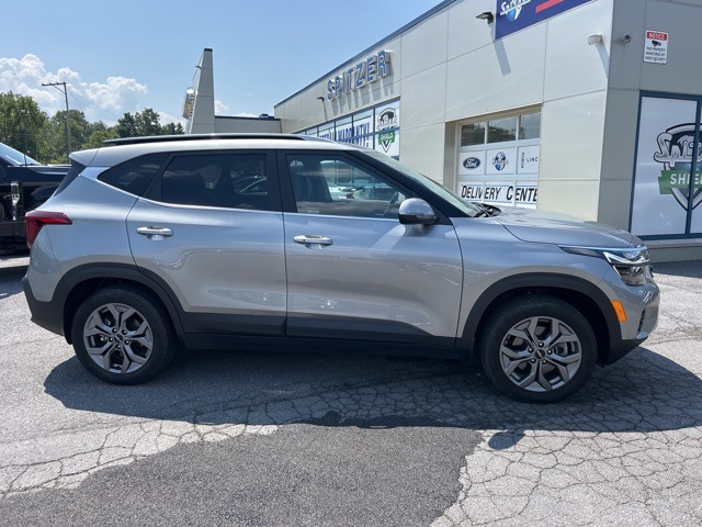 2024 Kia Seltos S photo 2