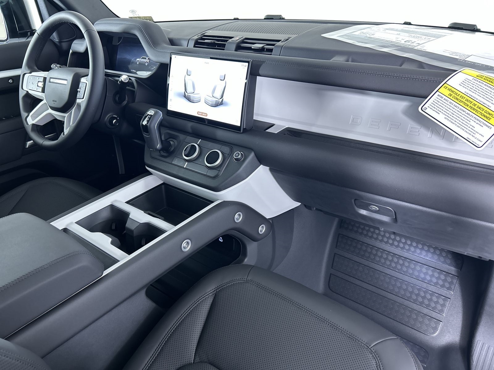 2025 Land Rover Defender 110 S photo 32