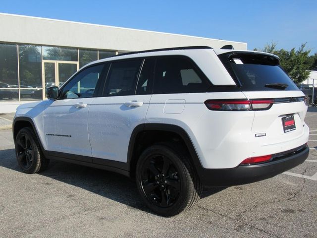 2025 Jeep Grand Cherokee Limited photo 4