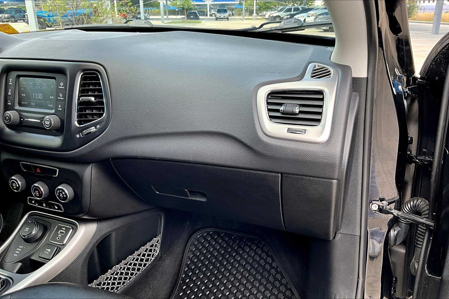 2018 Jeep Compass Latitude photo 16