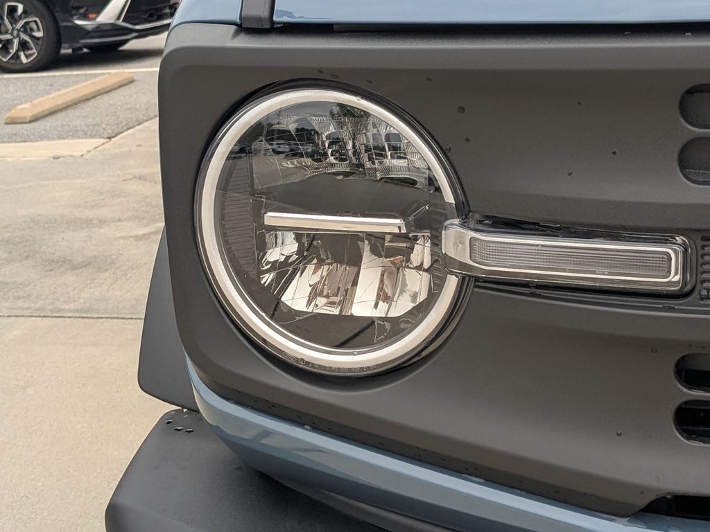 2025 Ford Bronco Base photo 9