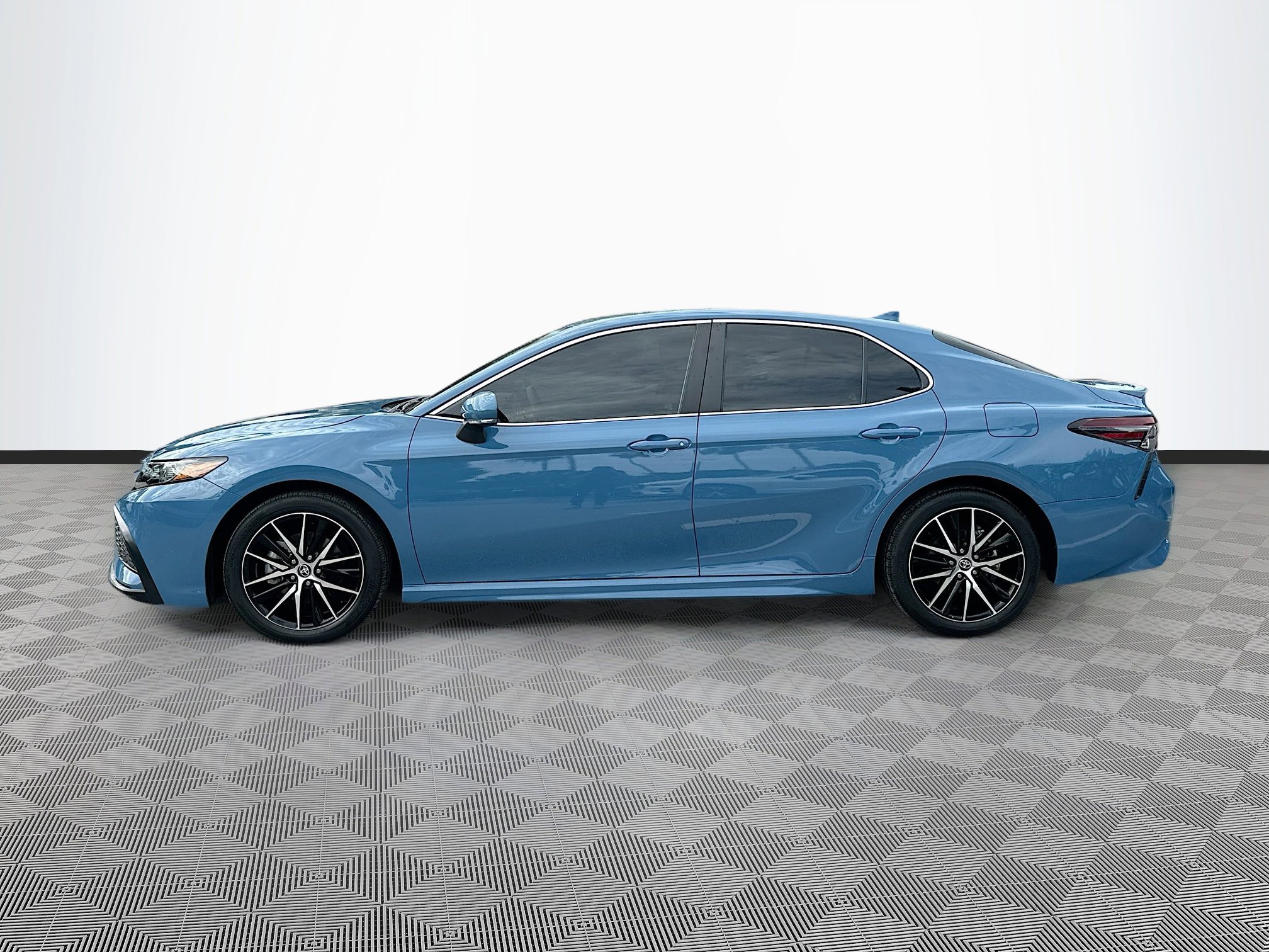 2024 Toyota Camry SE photo 4