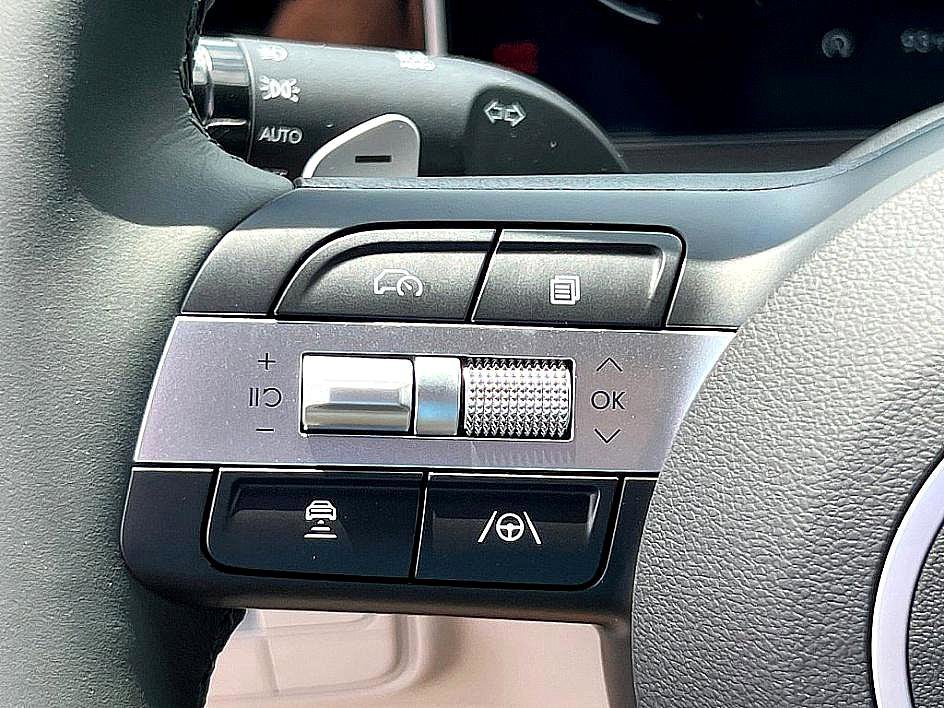 2025 Hyundai Tucson Limited photo 12