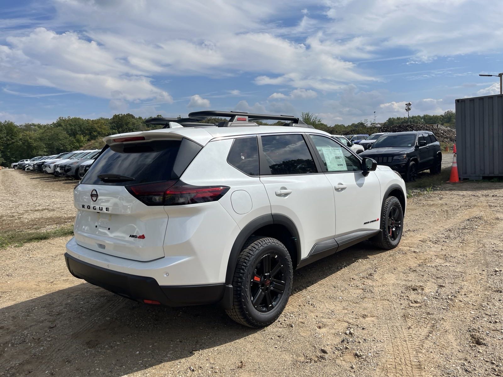 2025 Nissan Rogue SV photo 3