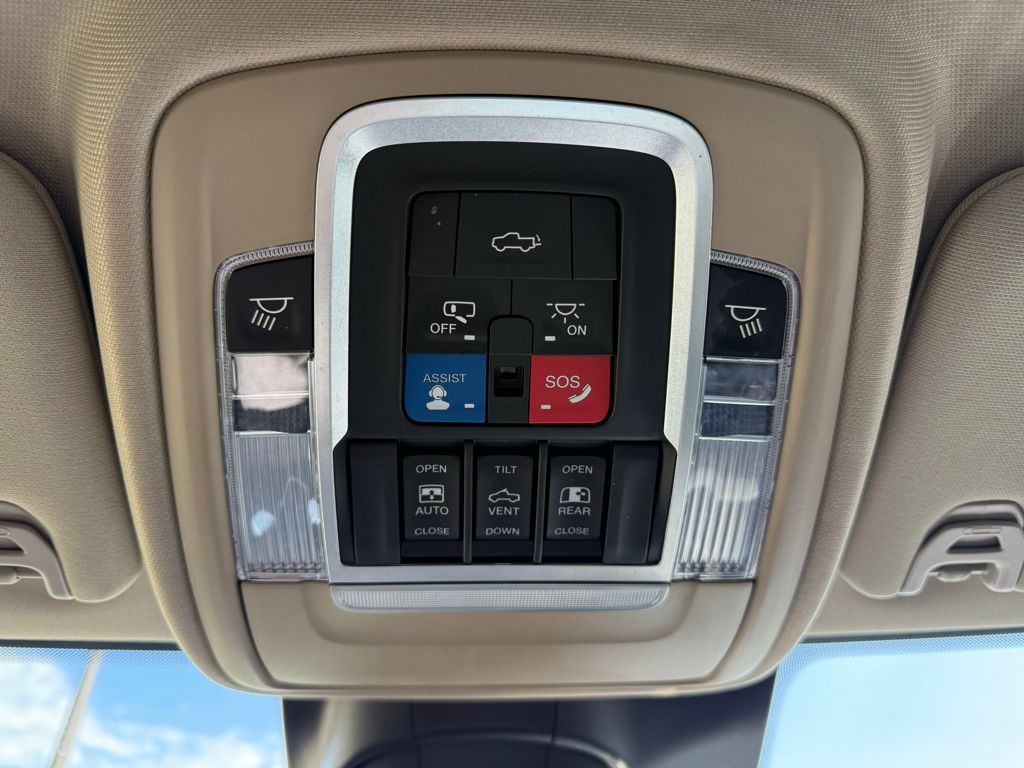 2019 Ram 3500 Laramie photo 9