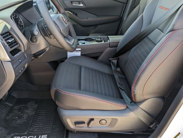 2026 Nissan Rogue SV photo 10