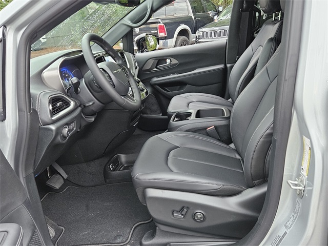 2026 Chrysler Pacifica photo 5