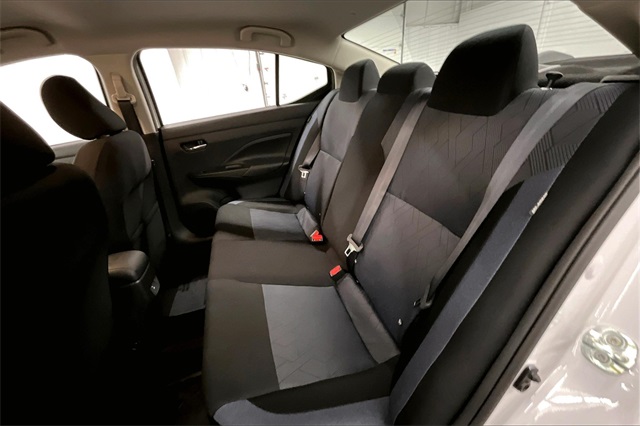 2025 Nissan Versa 1.6 SV photo 10