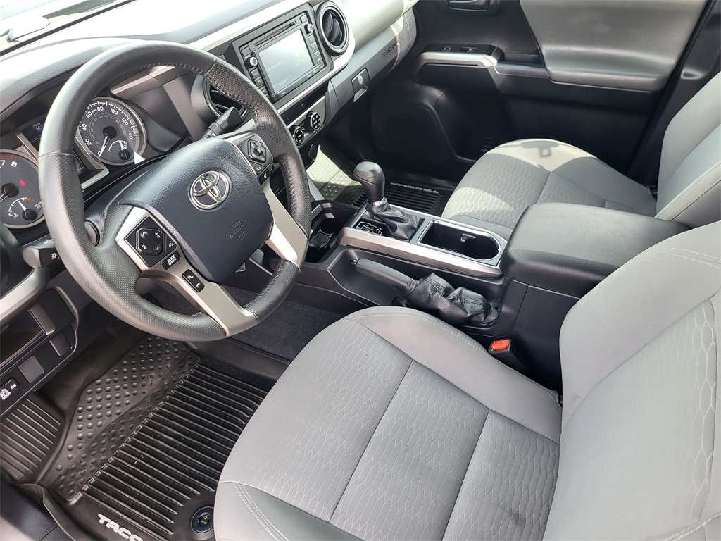 2017 Toyota Tacoma SR5 photo 12