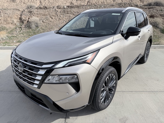 2026 Nissan Rogue Platinum's photo