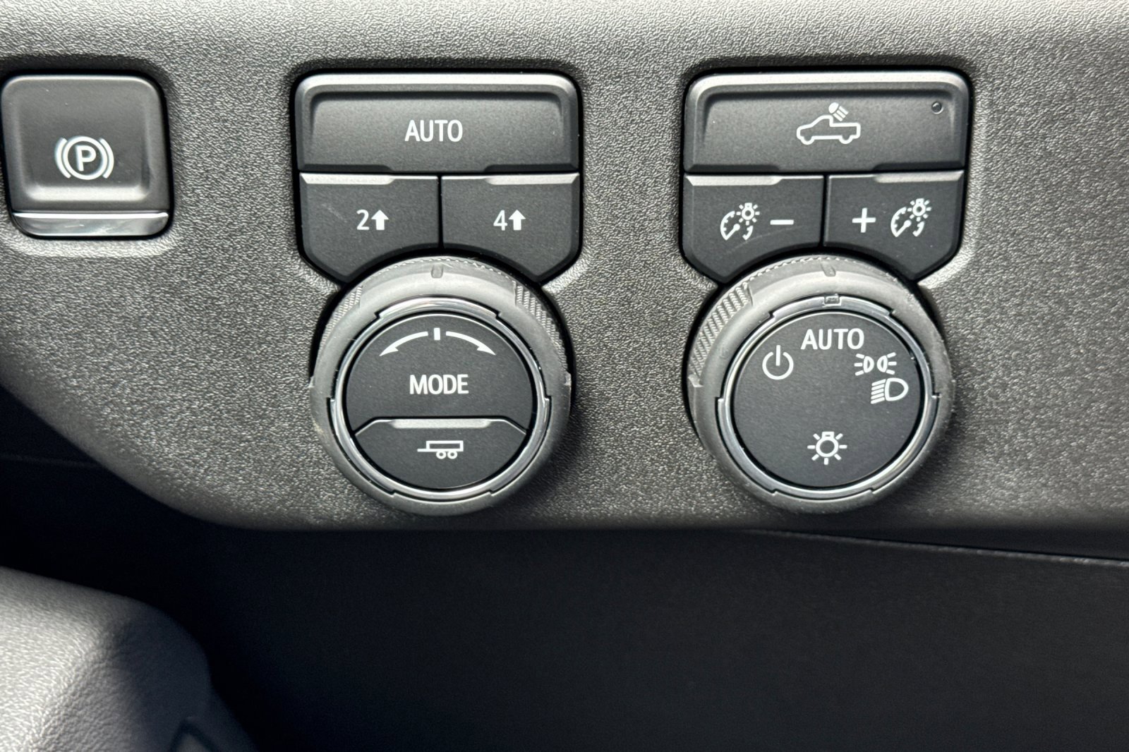 2025 Chevrolet Silverado LT photo 25
