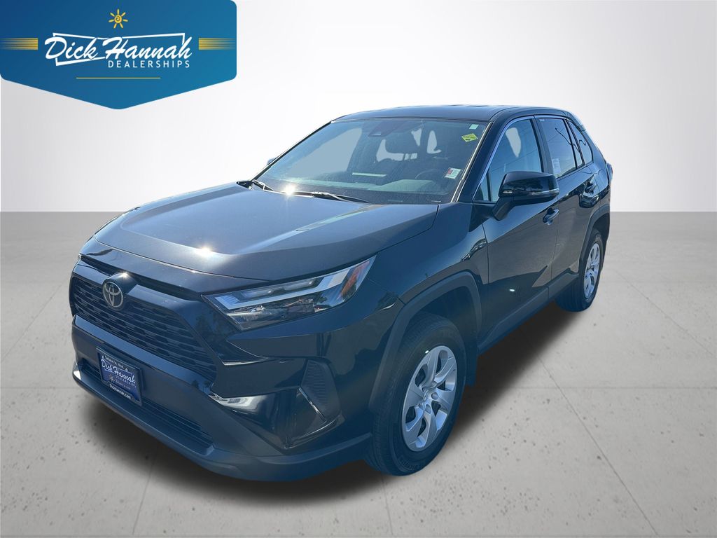 2025 Toyota RAV4 LE's photo