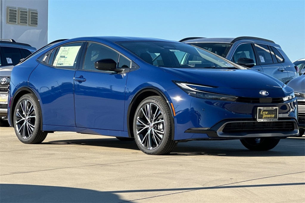 2026 Toyota Prius XLE photo 2