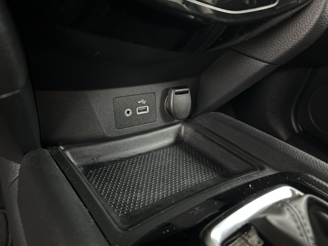 2018 Nissan Rogue SV photo 16