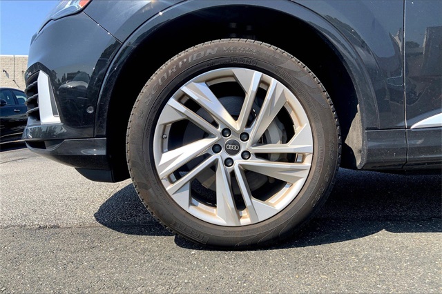 2023 Audi Q7 55 Premium Plus photo 4