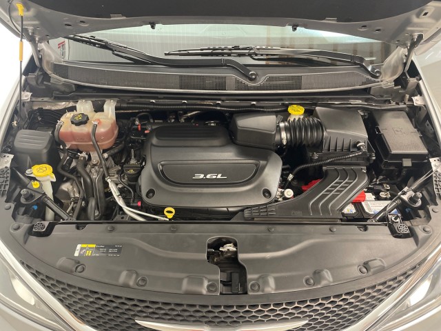 2019 Chrysler Pacifica Touring L photo 9
