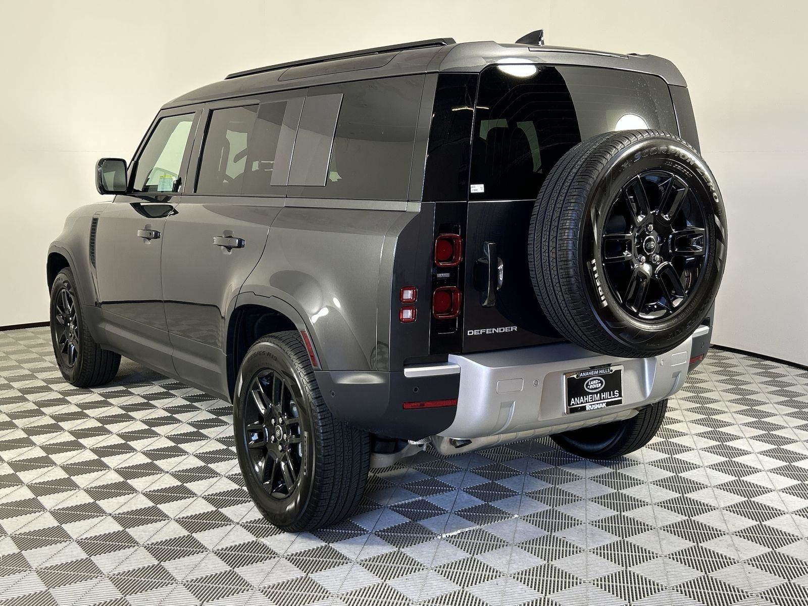 2025 Land Rover Defender 110 S photo 3
