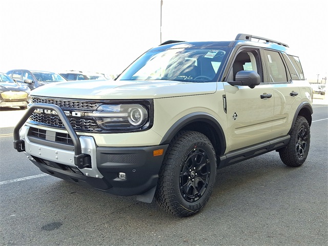 2025 Ford Bronco Sport Outer Banks photo 2