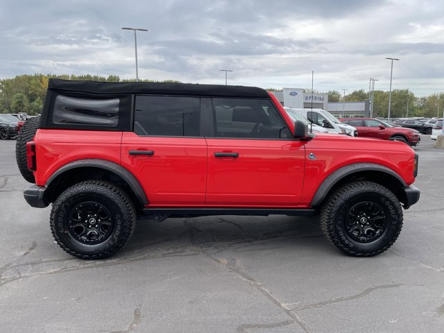 2024 Ford Bronco Black Diamond photo 7