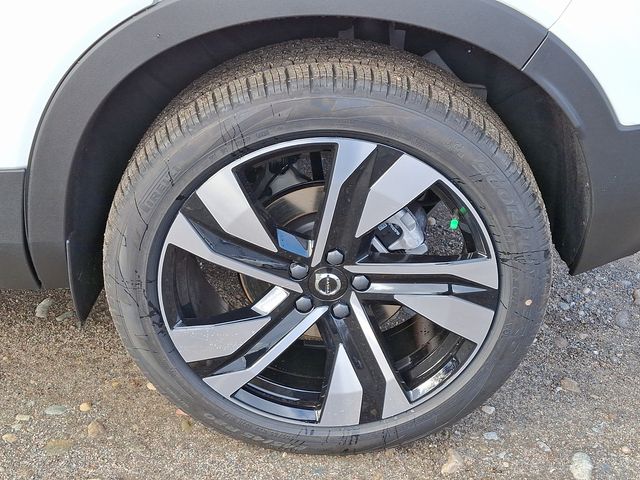 2025 Volvo XC40 AWD Plus photo 5