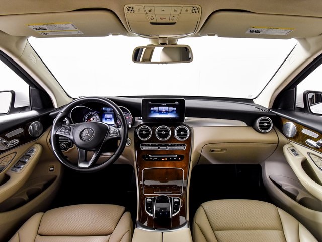 2017 Mercedes Benz GLC 300 photo 2