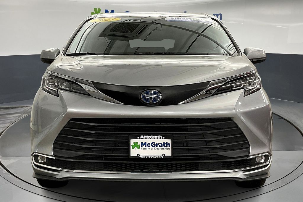 2021 Toyota Sienna XLE photo 4