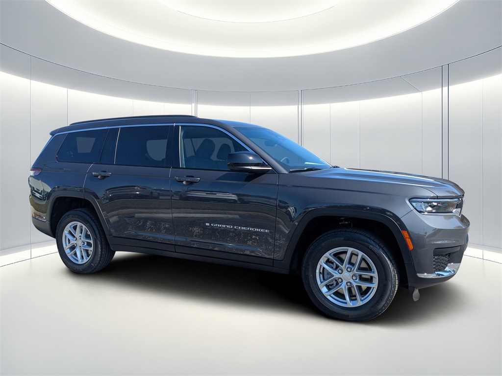 2025 Jeep Grand Cherokee L Laredo's photo