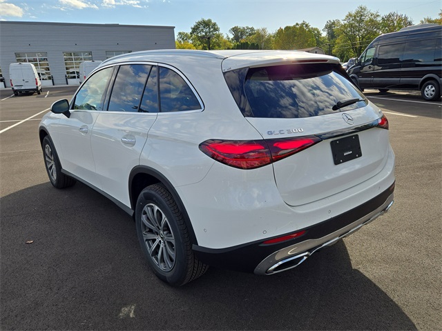 2026 Mercedes Benz GLC 300 4MATIC photo 3