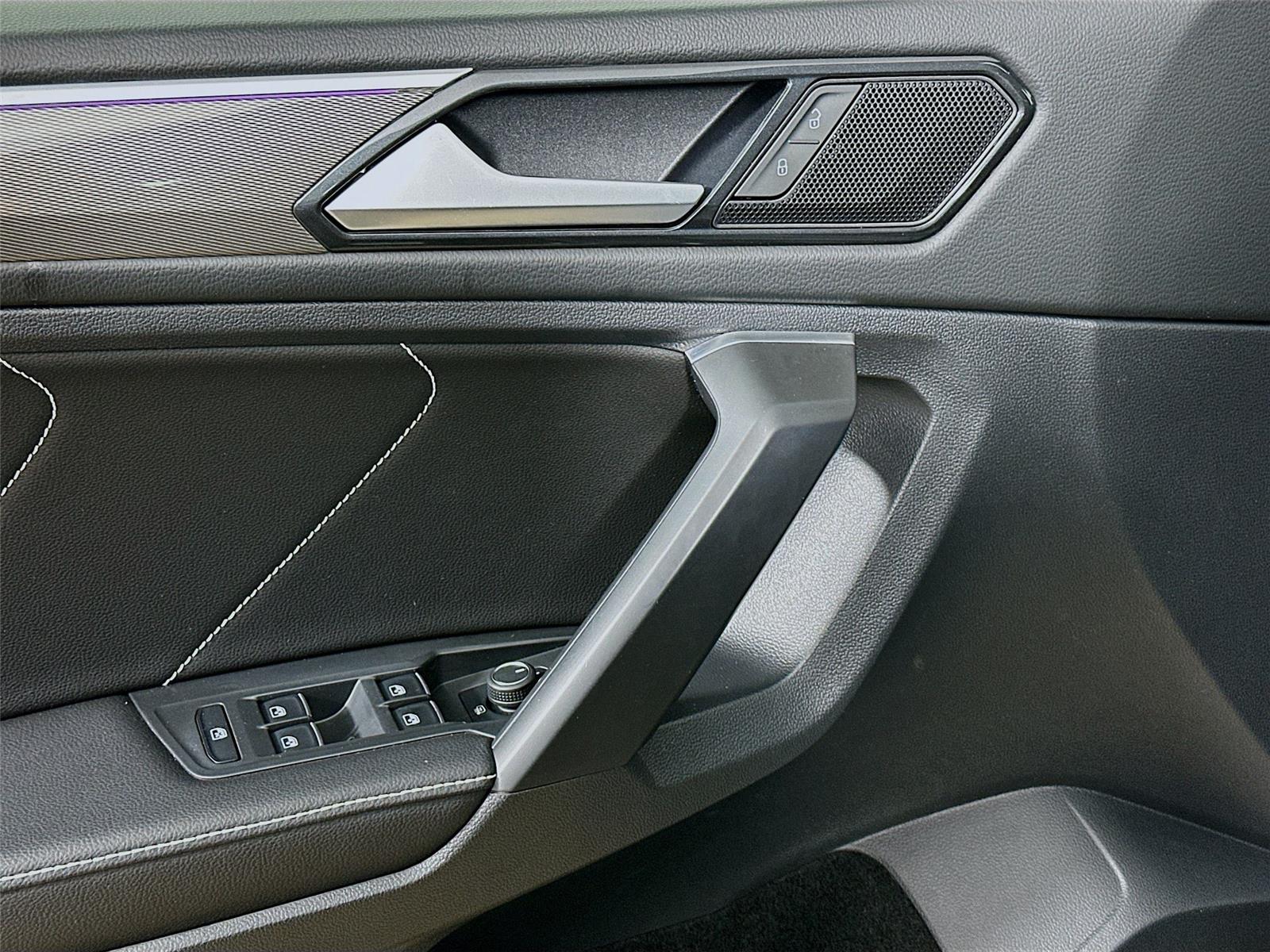 2023 Volkswagen Tiguan SE R-Line Black photo 17