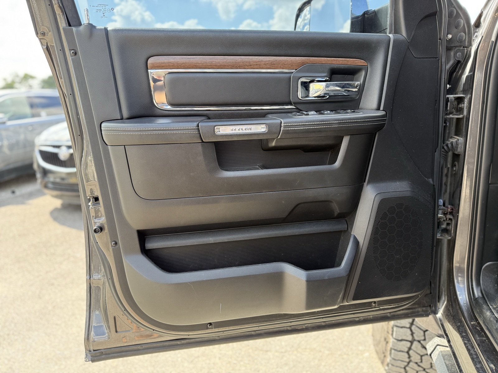 2018 Ram 2500 Laramie photo 13
