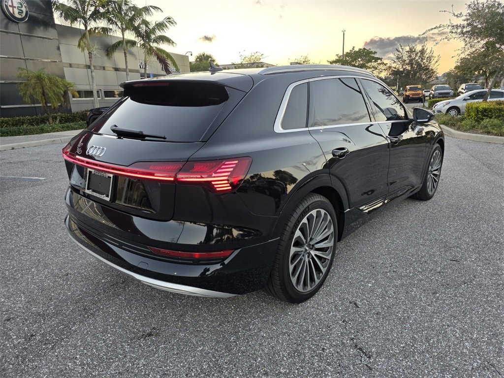 2019 Audi e-tron Prestige photo 3