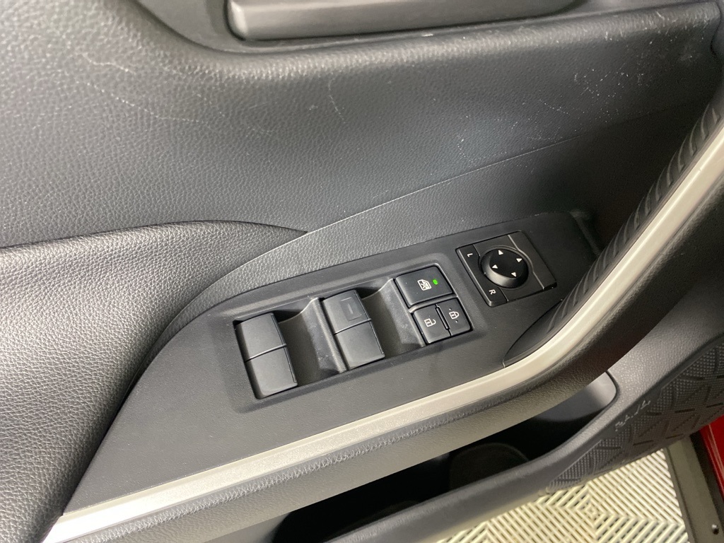 2020 Toyota RAV4 Hybrid LE photo 12
