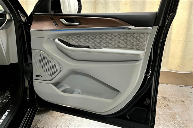 2022 Jeep Grand Cherokee Summit photo 24