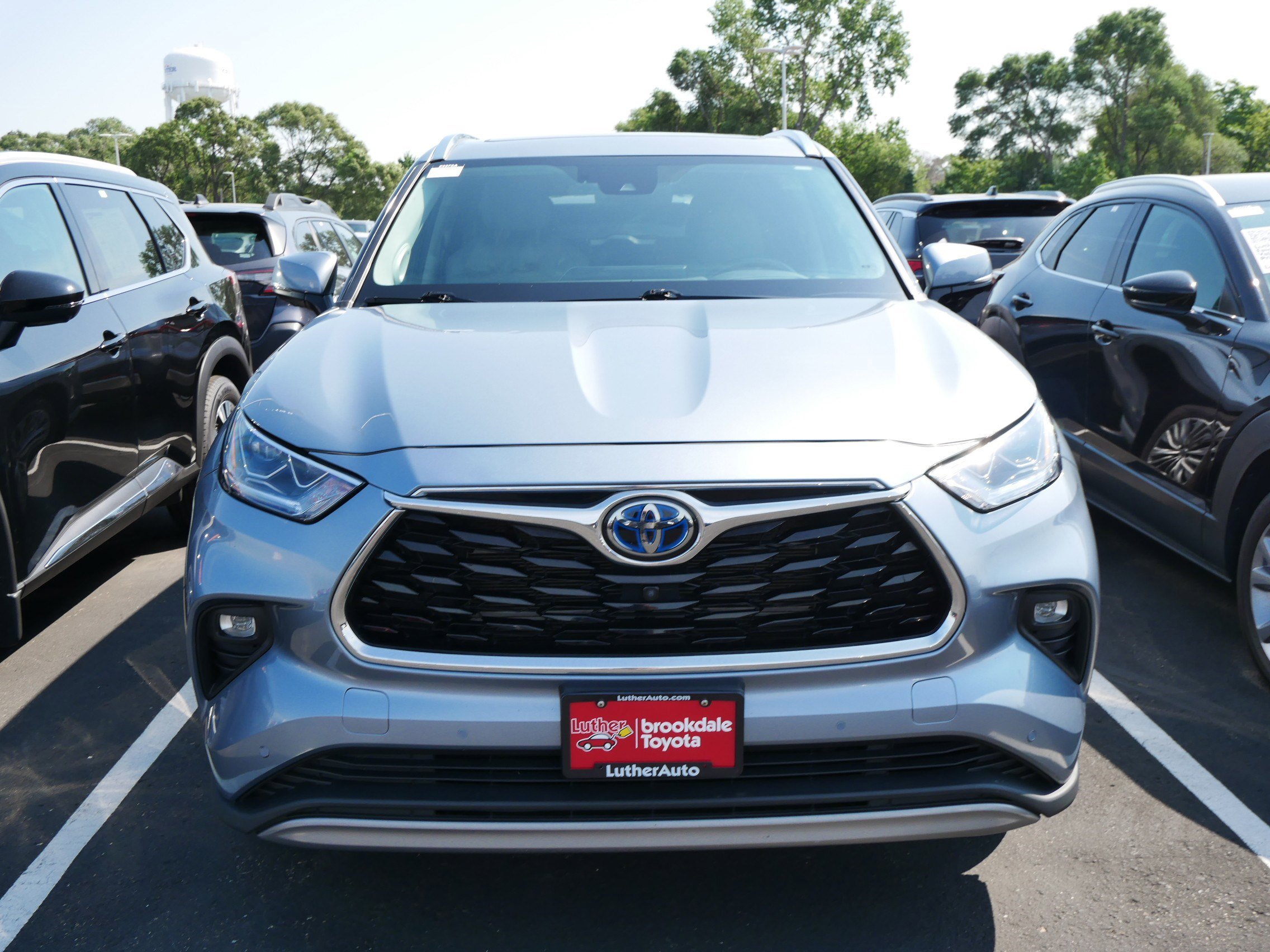 Used 2022 Toyota Highlander Platinum with VIN 5TDEBRCH8NS081744 for sale in Brooklyn Center, Minnesota