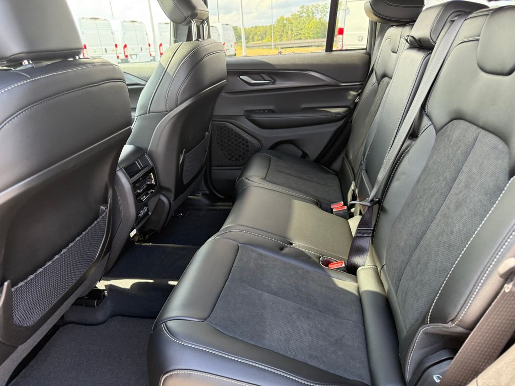 2025 Jeep Grand Cherokee Altitude X photo 22
