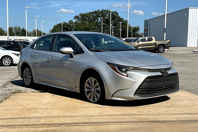 2024 Toyota Corolla LE photo 2