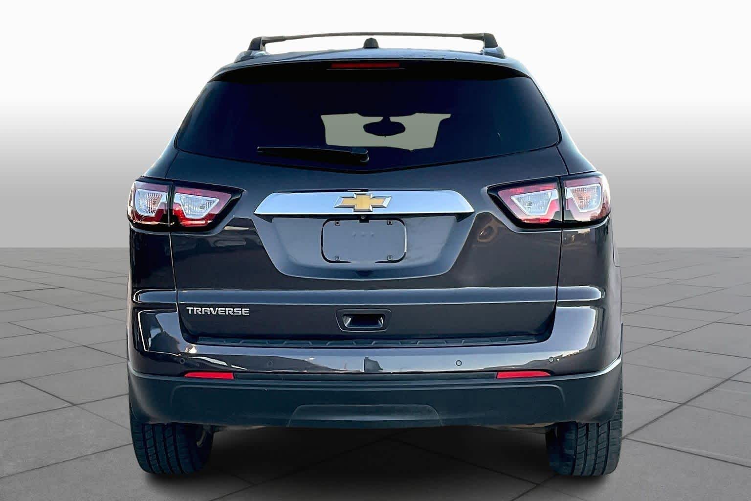 2017 Chevrolet Traverse 1LT photo 4