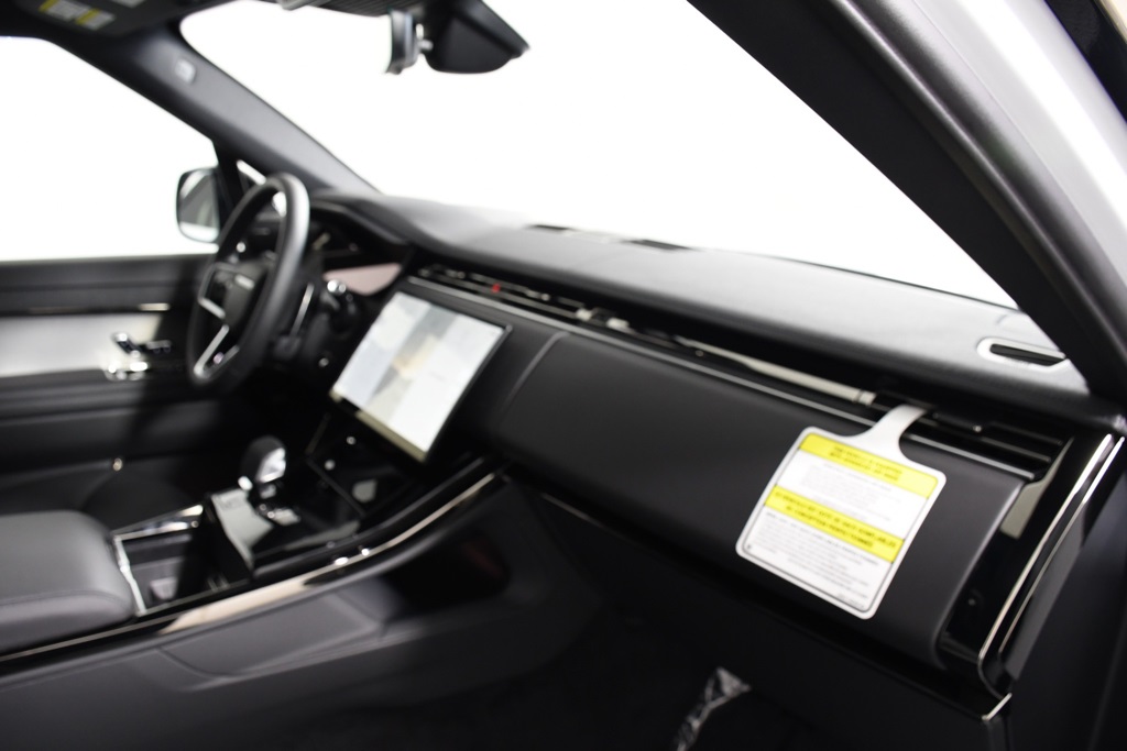 2025 Land Rover Range Rover Sport SE photo 18