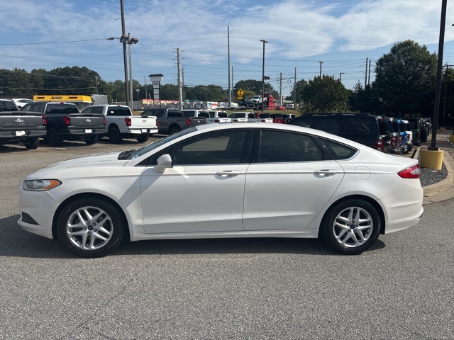 2016 Ford Fusion SE photo 2