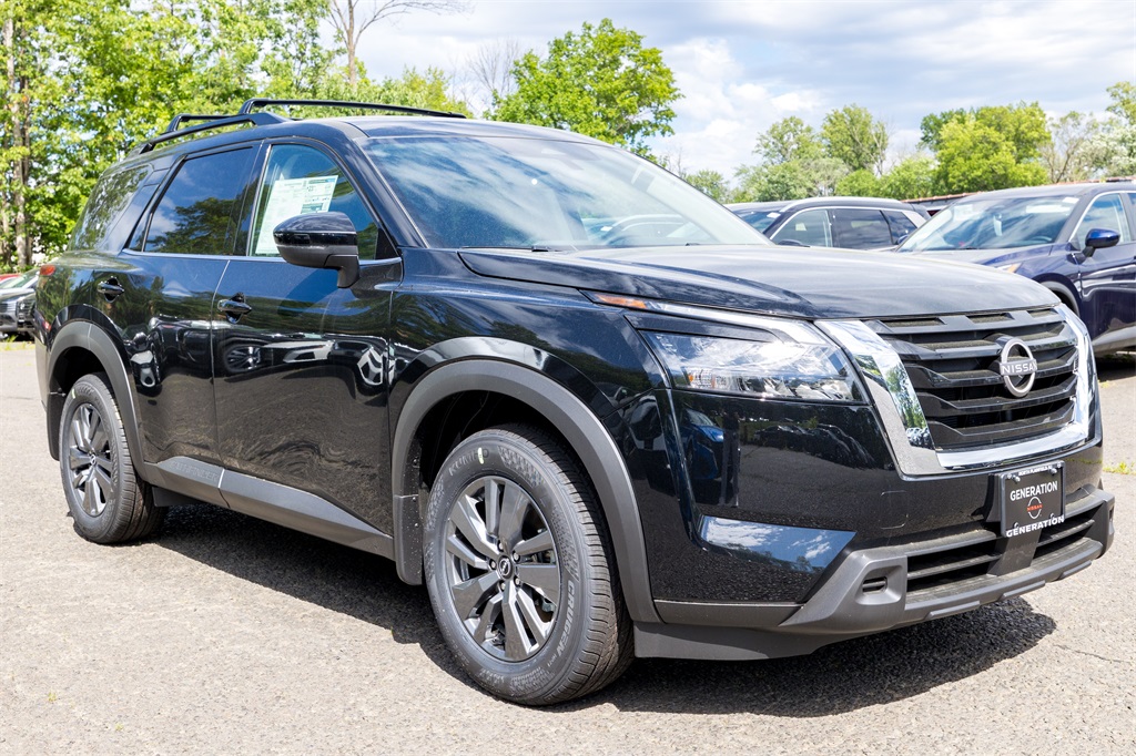 2025 Nissan Pathfinder SV photo 3